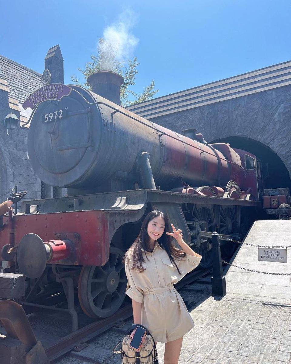 referensi daily outfit ala Kim Hye Yoon (instagram.com/hye_yoon1110)