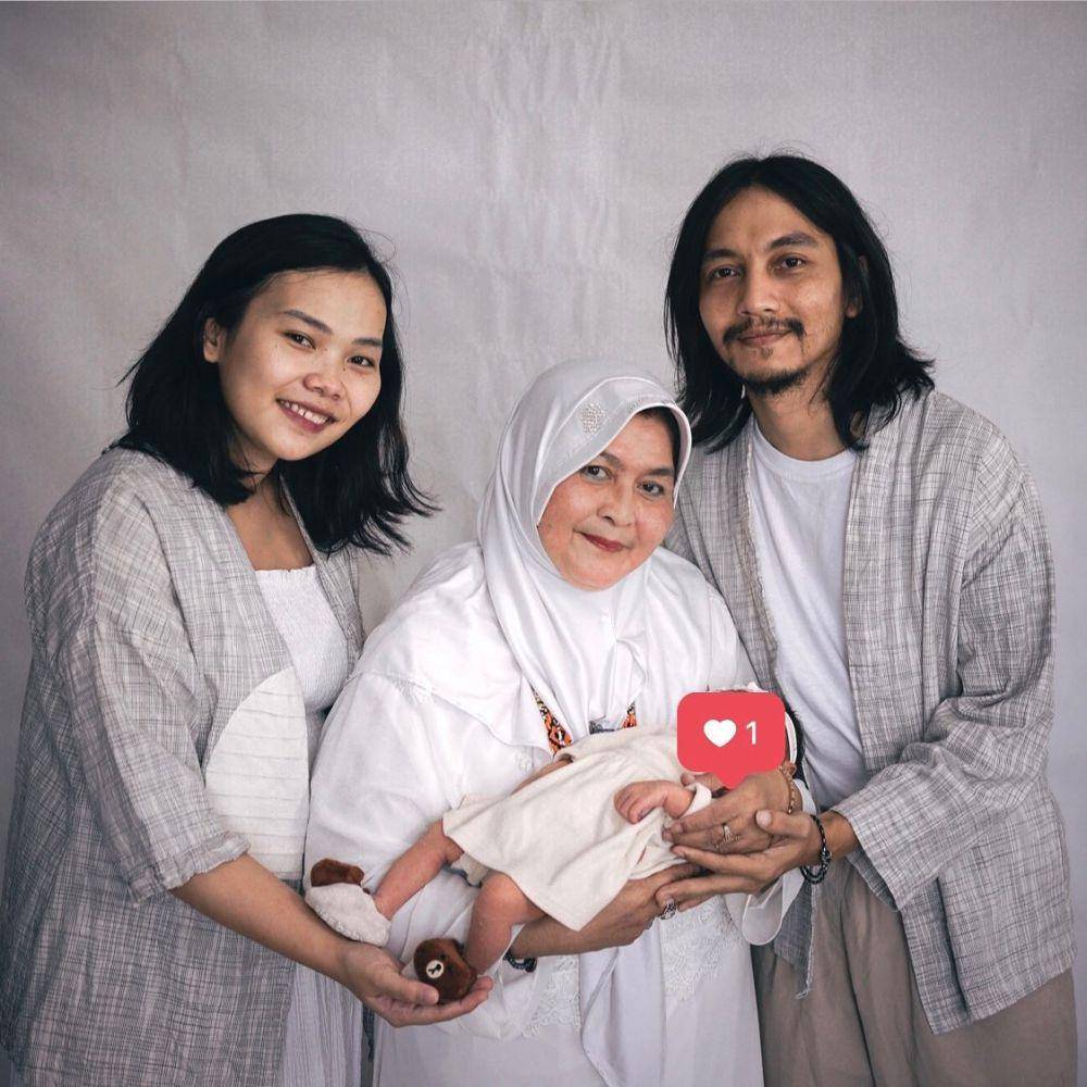 potret kenangan Fiersa Besari dan ibunda (instagram.com/lilisstanlie)