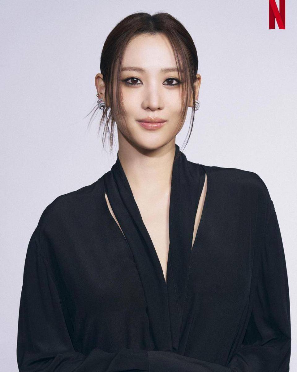 gaya makeup Claudia Kim (instagram.com/claudiashkim)