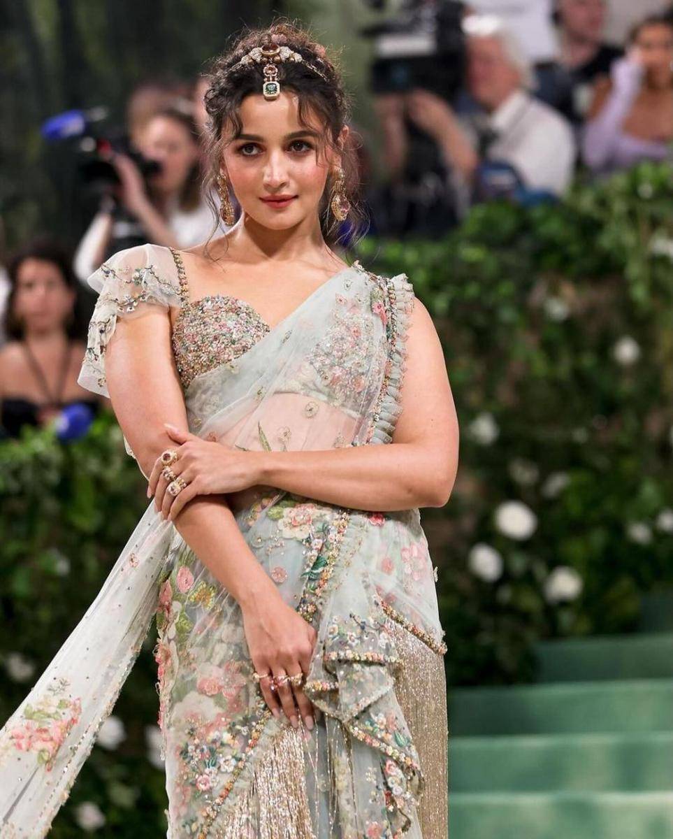 Alia Bhatt (instagram.com/anaitashroffadajania)