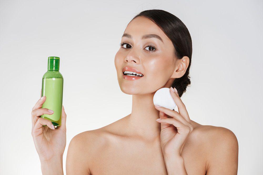 4 Exfoliating Toner Berbahan Glycolic Acid, Hempas Sel Kulit Mati
