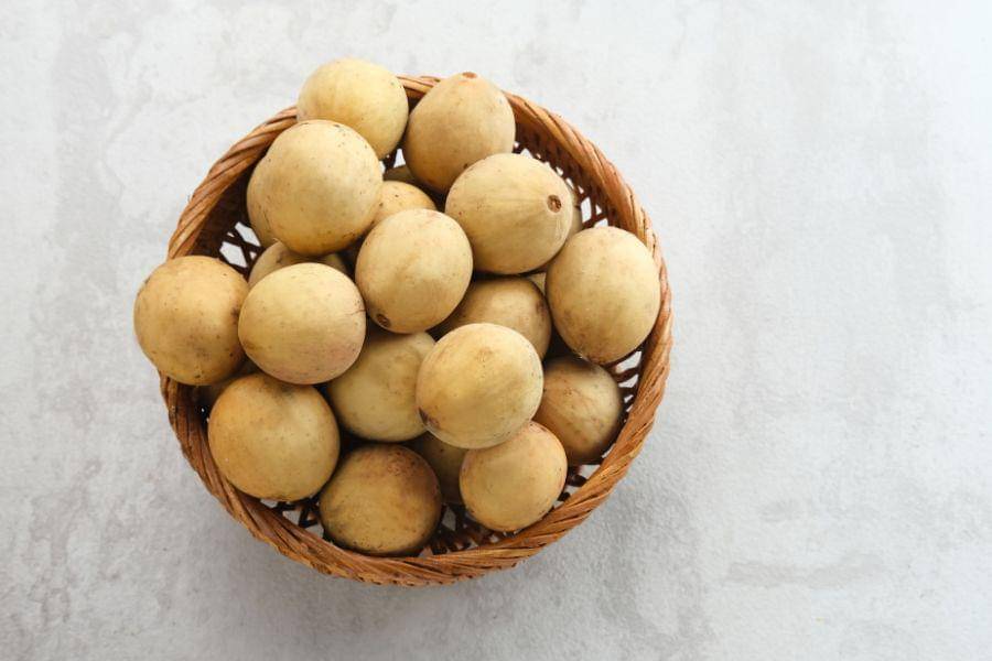 Ilustrasi buah duku segar (canva.com/Tyas Indayanti)