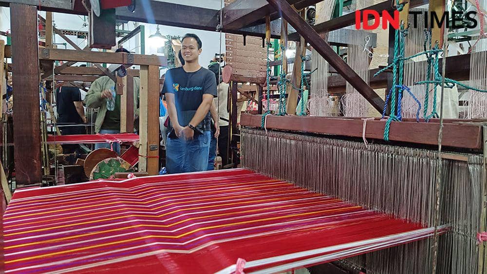 Puluhan startup Financial Technology (Fintech) mengunjungi pelaku UMKM Pengrajin Tenun Trias Tambun di Kabupaten Karo, Sumatera Utara, Senin (6/5/2024). (IDN Times/Arifin Al Alamudi)