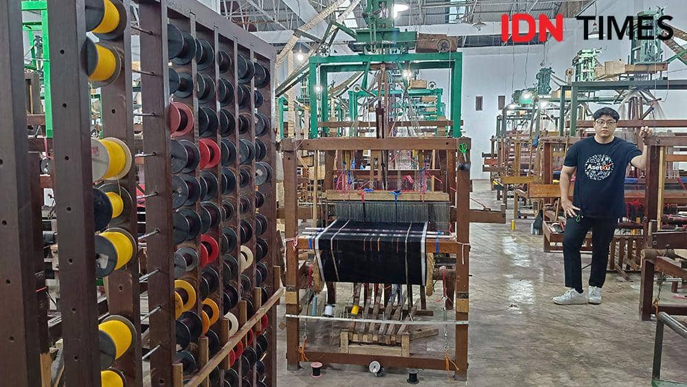 Puluhan startup Financial Technology (Fintech) mengunjungi pelaku UMKM Pengrajin Tenun Trias Tambun di Kabupaten Karo, Sumatera Utara, Senin (6/5/2024). (IDN Times/Arifin Al Alamudi)