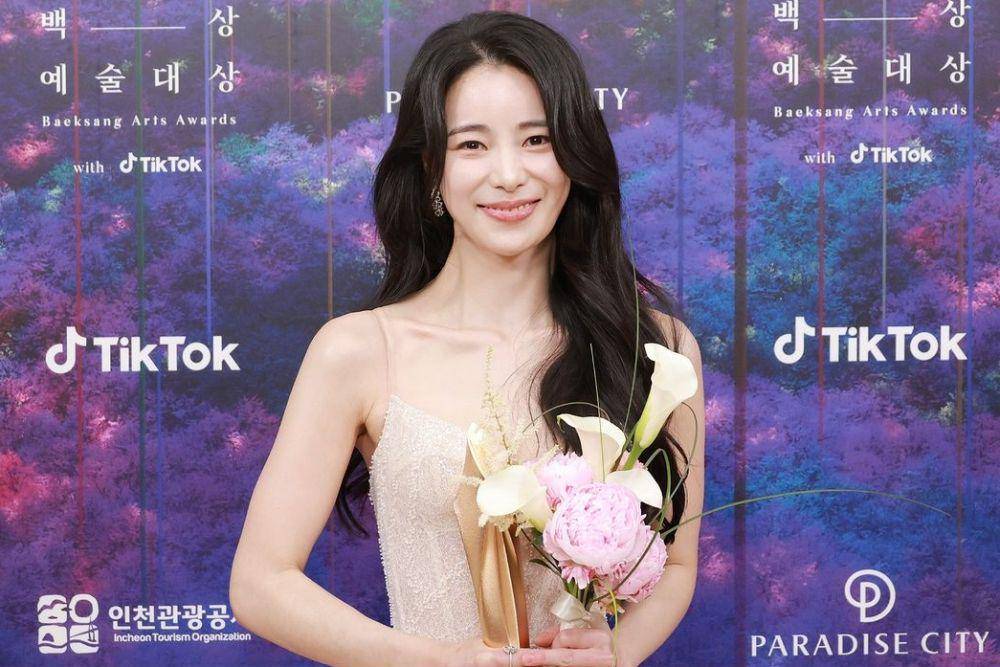foto Lim Ji Yeon dalam Baeksang Arts Awards 2023 (instagram.com/baeksang.official)