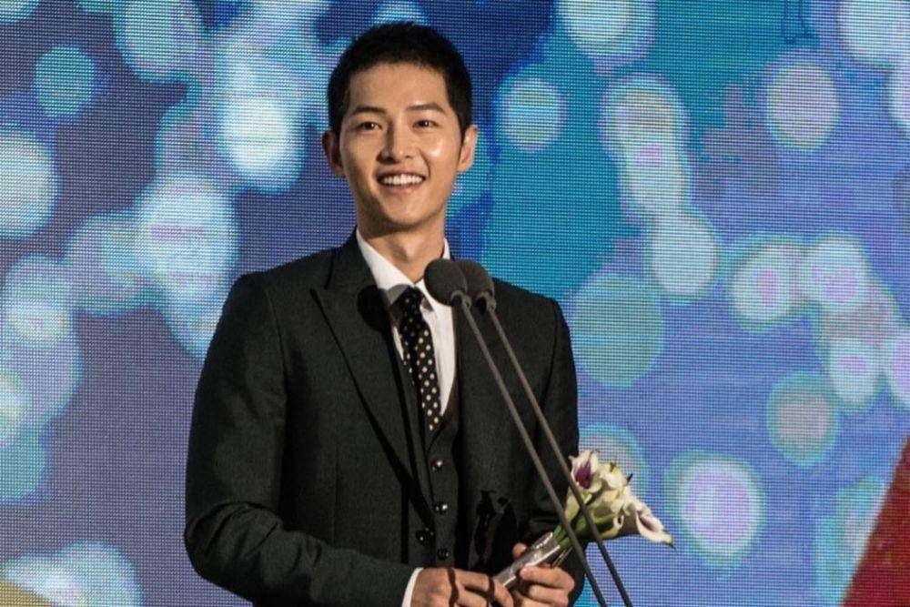 Song Jong Ki dalam APAN Star Awards (instagram.com/apanstarawards_official)