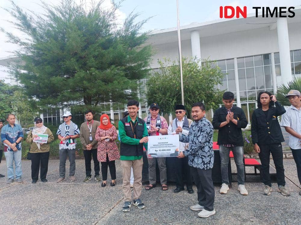 Sivitas akademika Institut Teknologi Sumatera (ITERA) mendeklarasikan pernyataan sikap terhadap solidaritas dukungan Palestina. (IDN Times/Tama Yudha Wiguna).