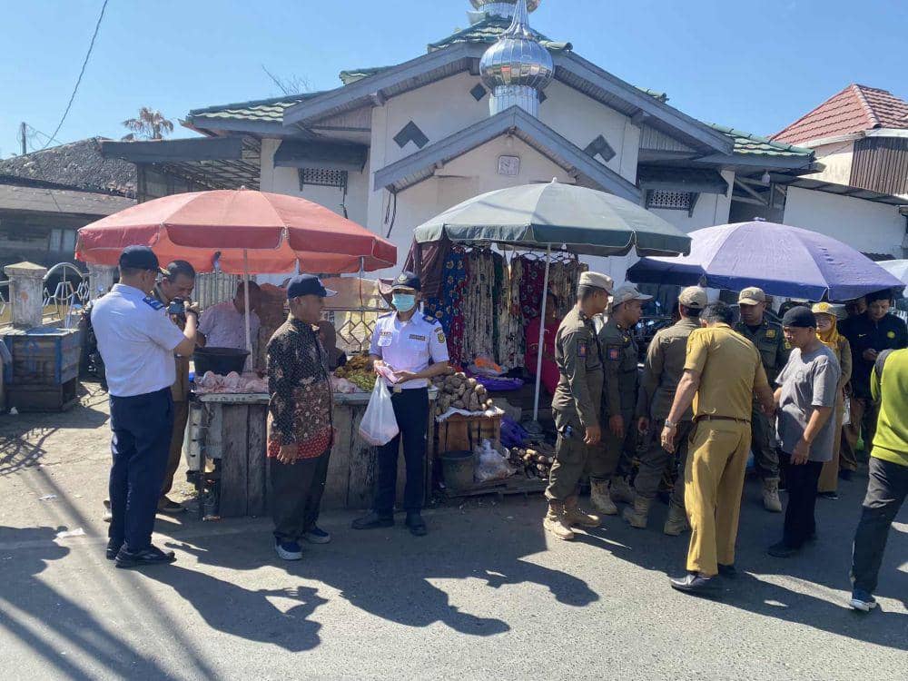Suasana sosialisasi penertiban jalan Pasar Lama.