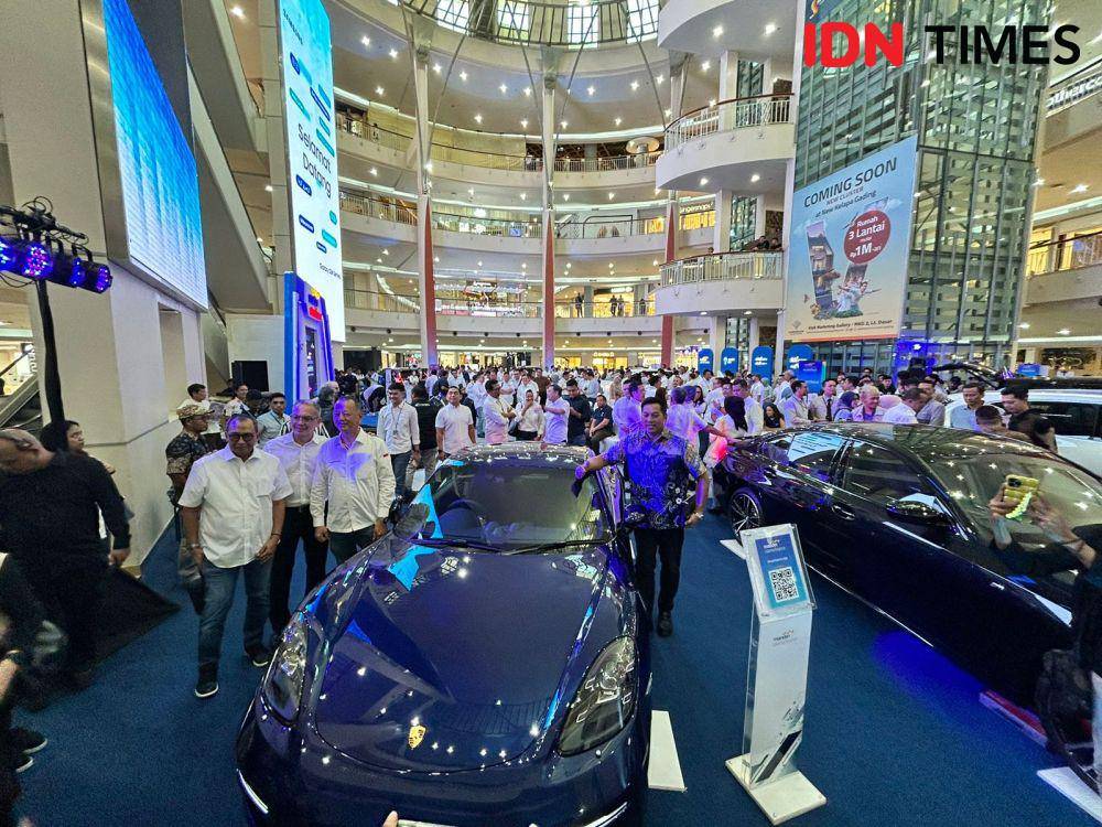 Mulai dari mobil elektrifikasi sampai mobil sport tersedia (IDN Times/Fadhliansyah)