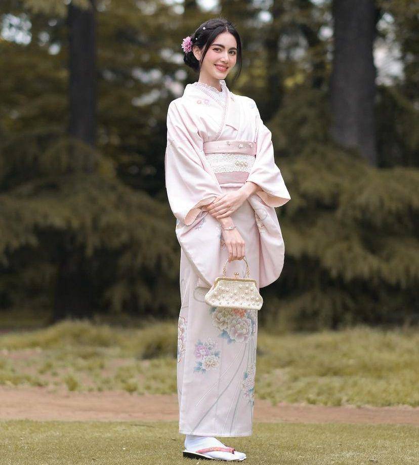 potret Davika Hoorne dan Ter Chantavit liburan di Jepang (instagram.com/davikah)