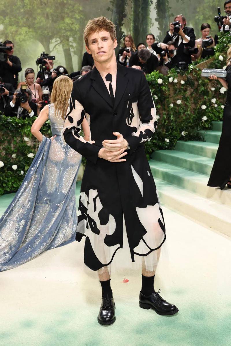 Eddie Redmayne di Met Gala 2024 (instagram.com/steve_o_smith)