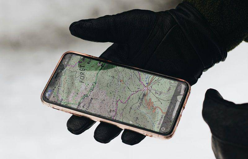 ilustrasi melacak GPS (unsplash.com/Maël BALLAND)