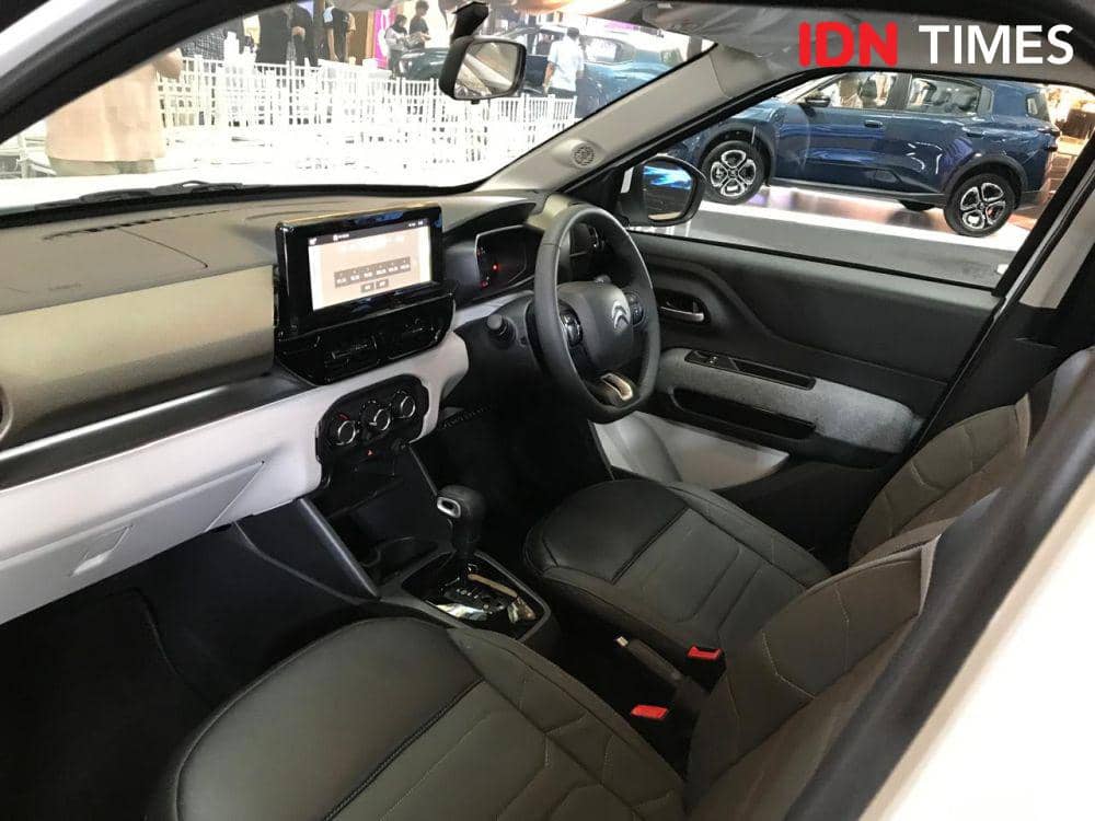 Interior mobil Citroen C3 Aircross SUV saat dipamerkan di Semarang. (IDN Times/Dhana Kencana)