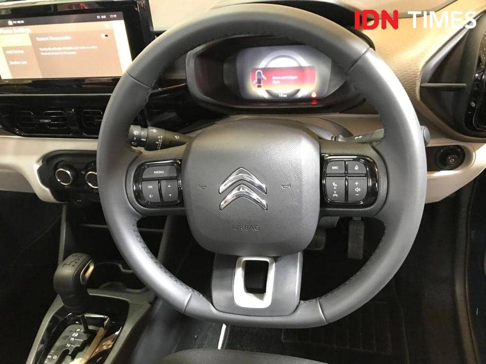 Interior mobil Citroen C3 Aircross SUV saat dipamerkan di Semarang. (IDN Times/Dhana Kencana)