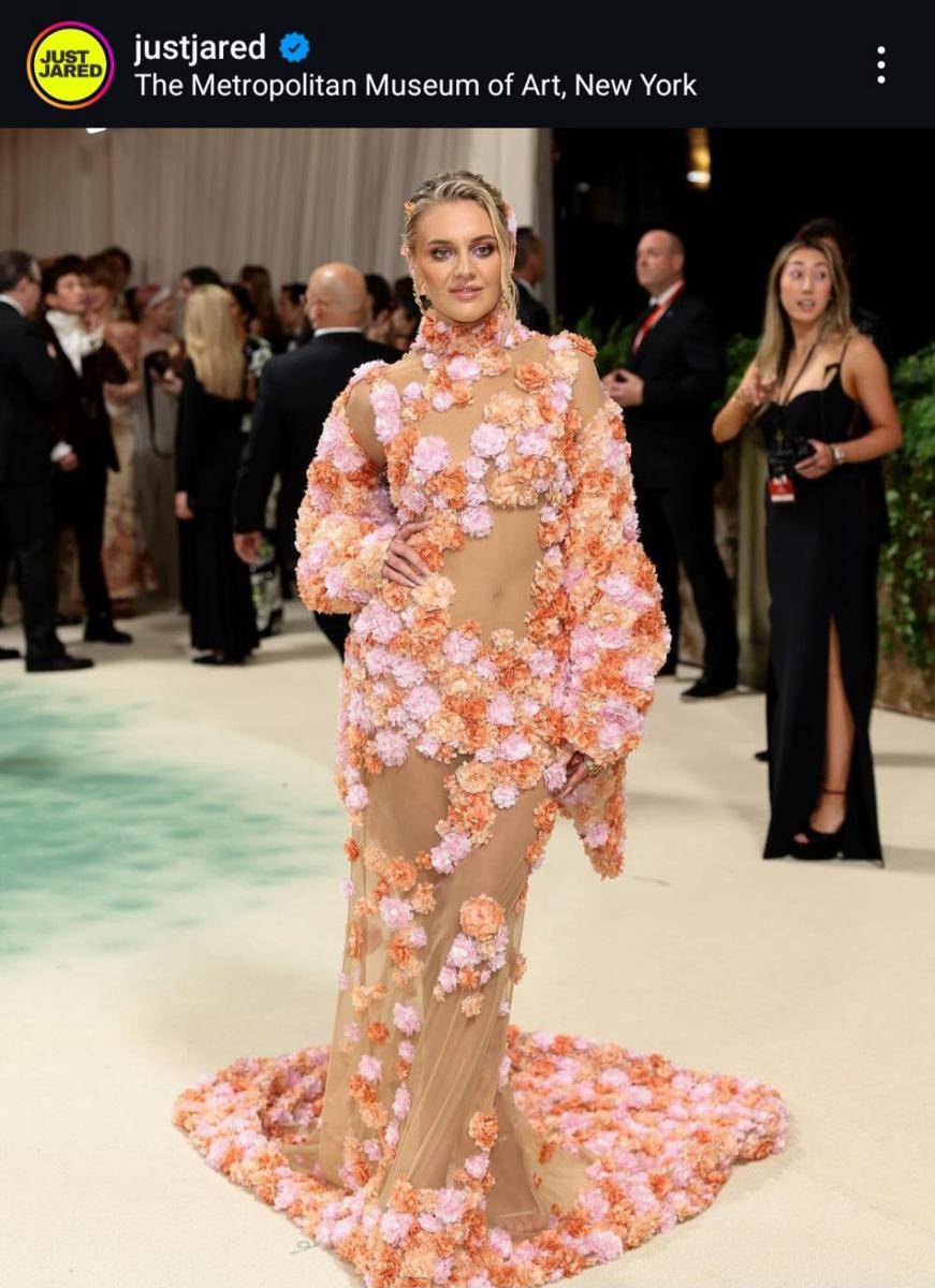 Kelsea Ballerini di Met Gala 2024 (instagram.com/justjared)