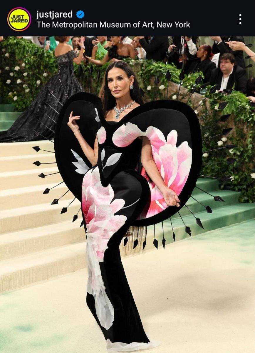 Demi Moore di Met Gala 2024 (instagram.com/justjared)