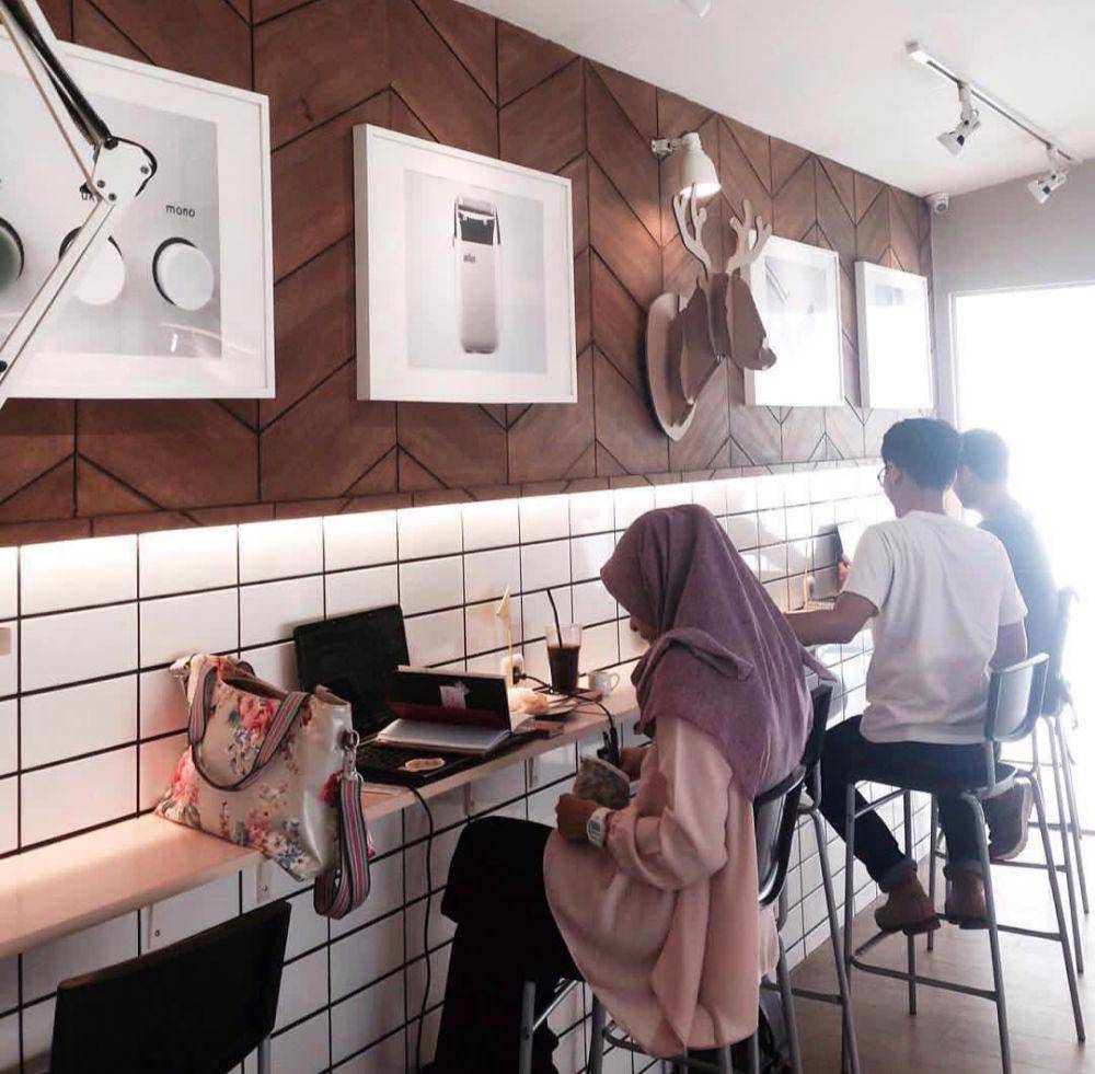 Bureau Coffee & Dine (instagram.com/ratnamurtini)