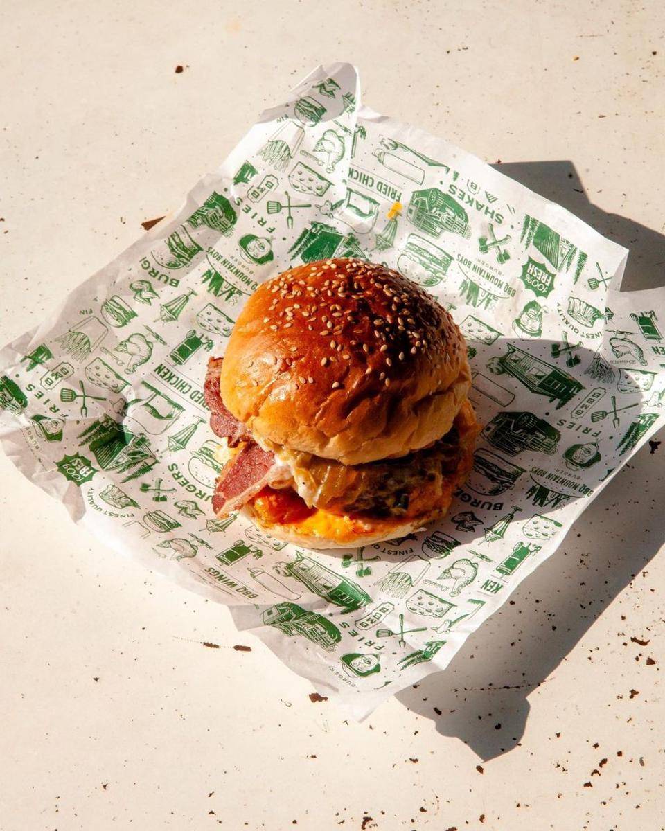 BBQ Mountain Boys (instagram.com/bmb_burger)