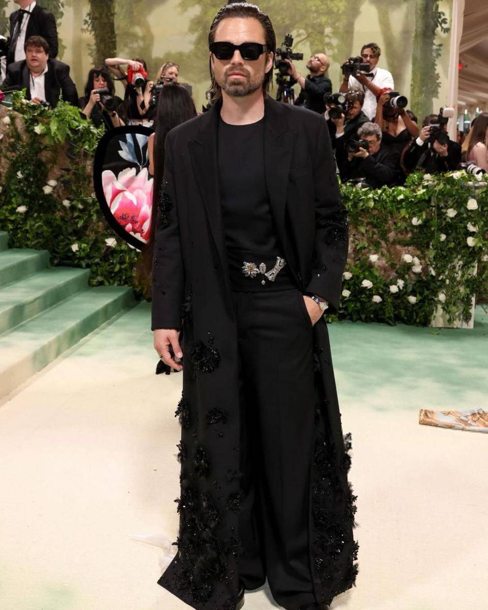 Sebastian Stan di Met Gala 2024 (instagram.com/art8amby)