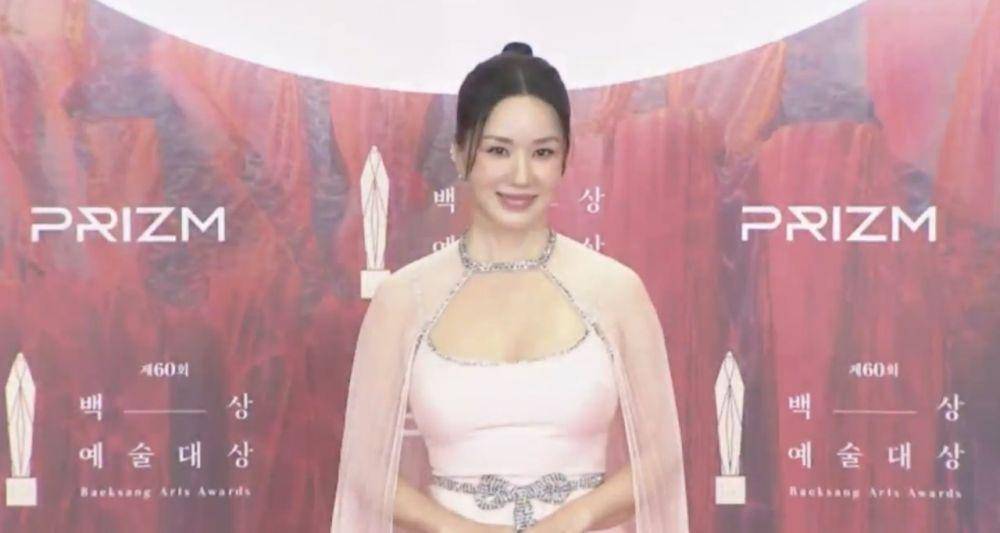 potret aktris di 60th Baeksang Arts Awards 2024 (prizm.co.kr)