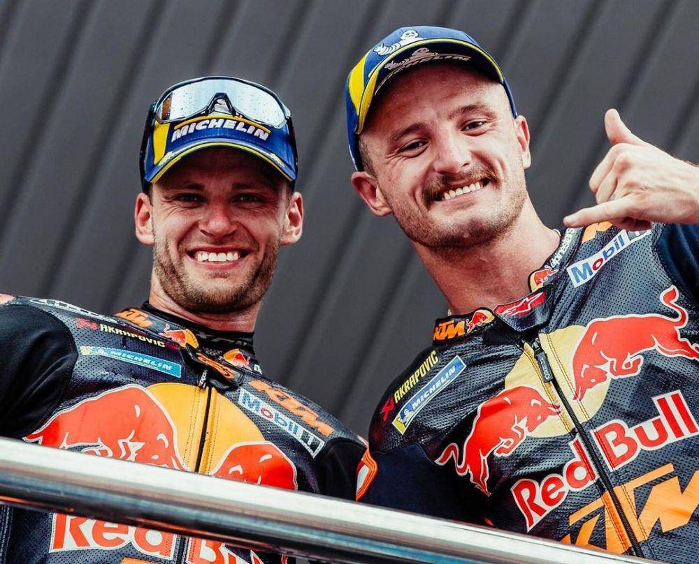Jack Miller dan Brad Binder berfoto bersama.(Instagram/ktmfactoryracing)