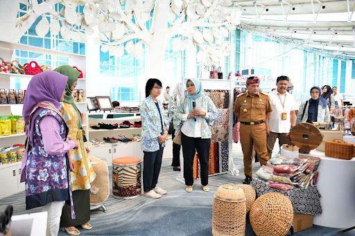 Amanda Soemedi Resmikan Kerabat Store di Bandara Kertajati