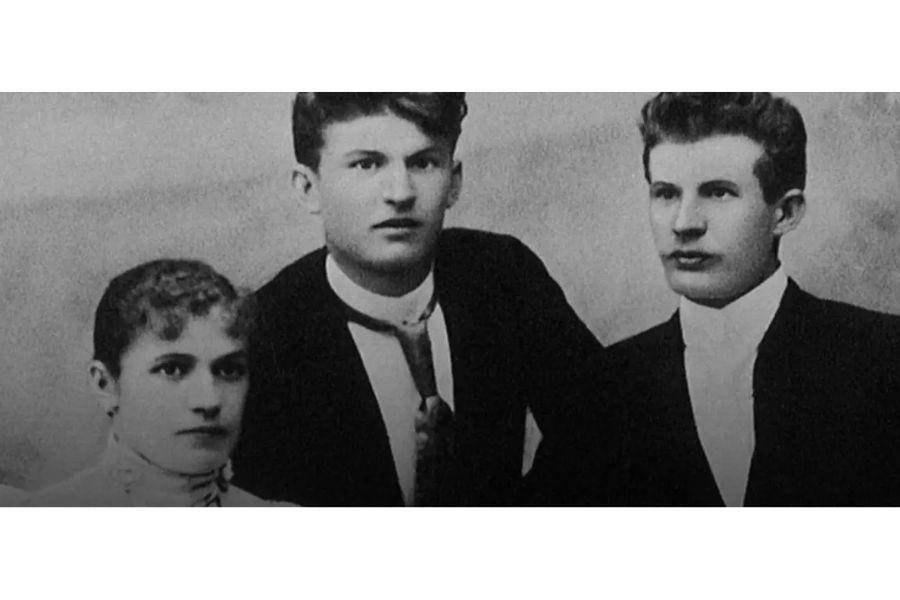 Tomas Bata dan dua saudaranya, Antonin dan Anna, pemilik sepatu Bata asal Republik Ceko (thebatacompany.com)