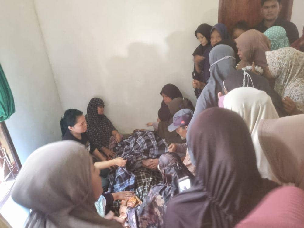 Tim SAR gabungan menemukan jasad korban banjir di Kecamatan Suli Barat, Kabupaten Luwu, Selasa (7/5/2024). (Dok. Basarnas Makassar)Tim SAR gabungan menemukan jasad korban banjir di Kecamatan Suli Barat, Kabupaten Luwu, Selasa (7/5/2024). (Dok. Basarnas Makassar)