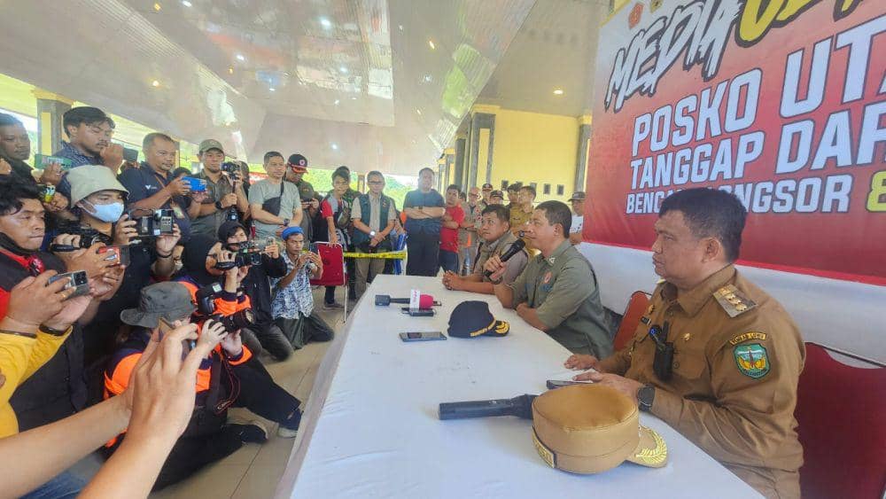 Kepala Badan Nasional Penanggulangan Bencana (BNPB), Letjen TNI Suharyanto di Lapangan Andi Djemma, Kabupaten Luwu, Sulawesi Selatan, Selasa (7/5/2024)/Istimewa