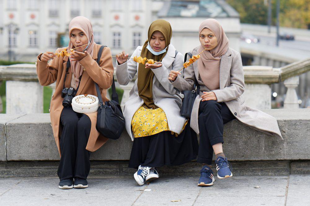Tak Sekadar Mengisi Perut Lapar, Ini 12 Etika Makan dalam Islam