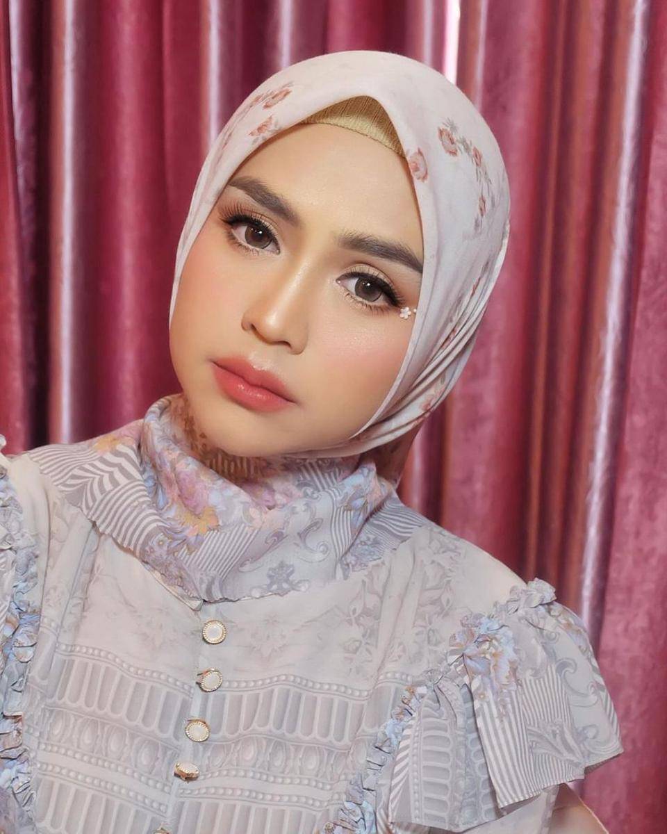 makeup kuliah ala Ria Ricis (instagram.com/riaricis1795)