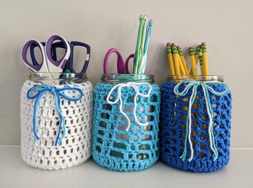 potret rajutan tangan bungkus stoples (reddit.com/user/Yawnsandyarn)