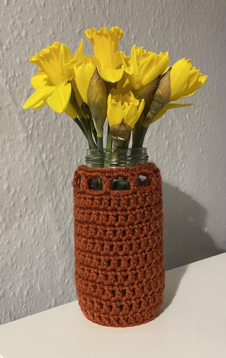 potret rajutan tangan bungkus stoples (reddit.com/user/getmikedd)