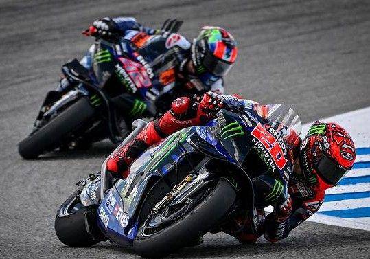 Aksi Fabio Quartararo dan Alex Rins di tikungan.(Instagram/yamahamotogp)