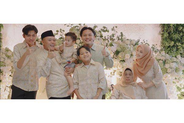 potret keluarga di pengajian Rizky Febian (instagram.com/axioo)