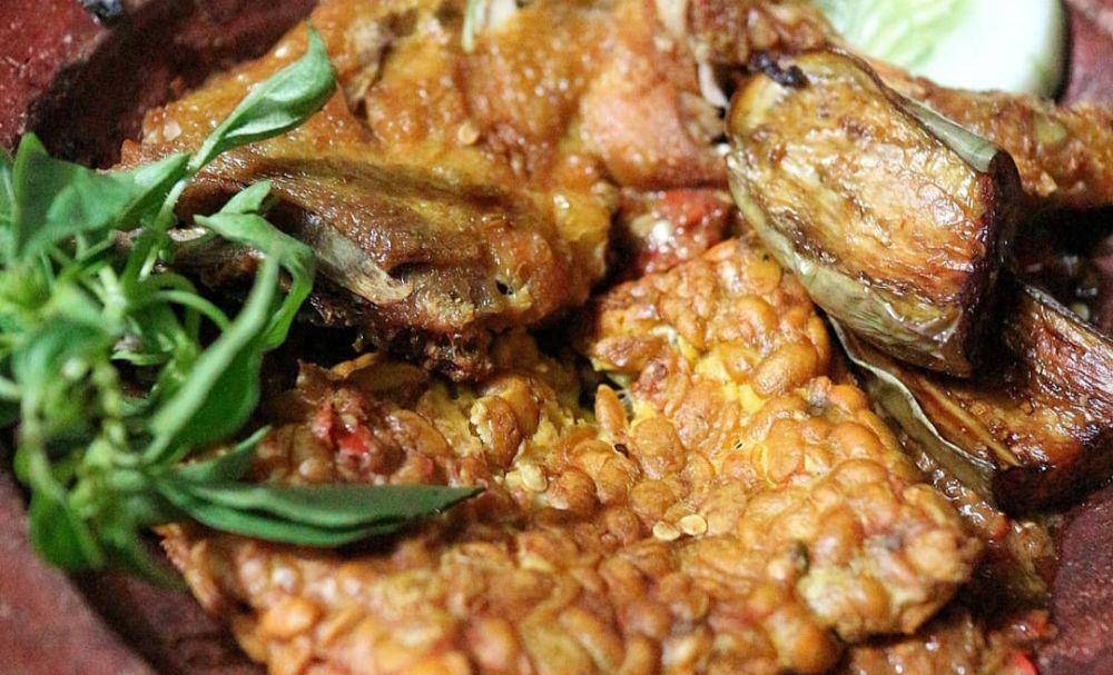 Tempe Penyet Lamongan Buk Nurhuda (instagram.com/kulinerdisolo)