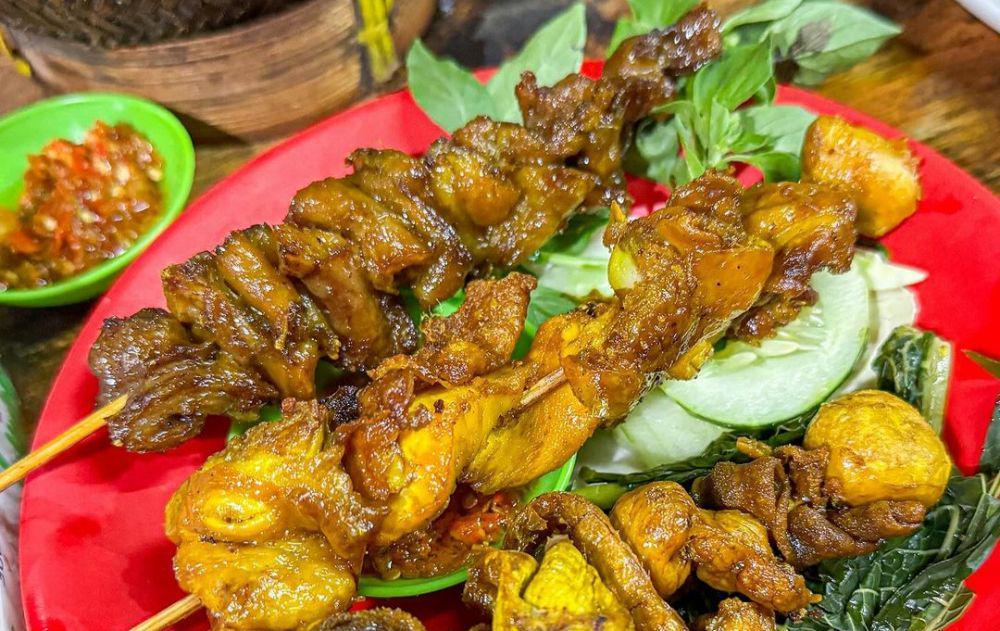 5 Tempat Makan Penyetan Favorit di Solo, Sambalnya Maknyus!