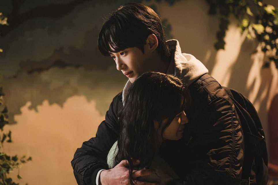 still cut drakor Lovely Runner (twitter.com/tvN drama)