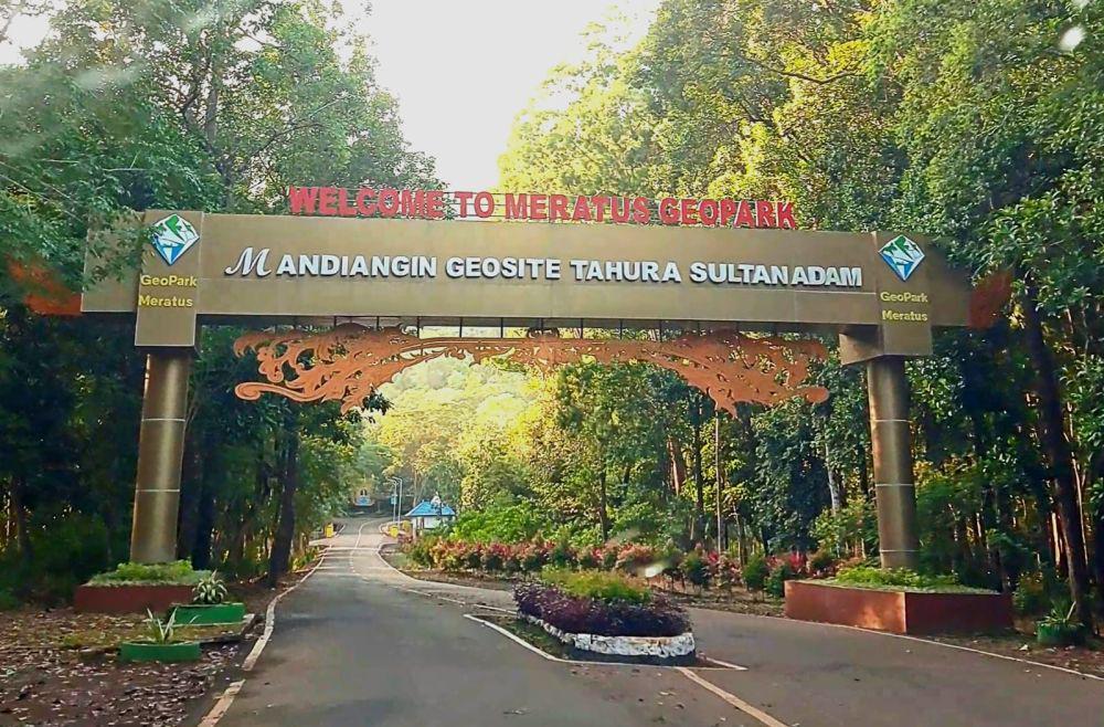 Mau Nikmati Negeri di Atas Awan Tanpa Capek Naik Gunung?