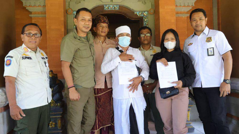 Pembinaan penari terkait pertunjukan kesenian Joged Bumbung di Desa Songan yang dinilai porno (Dok.IDN Times/istimewa)