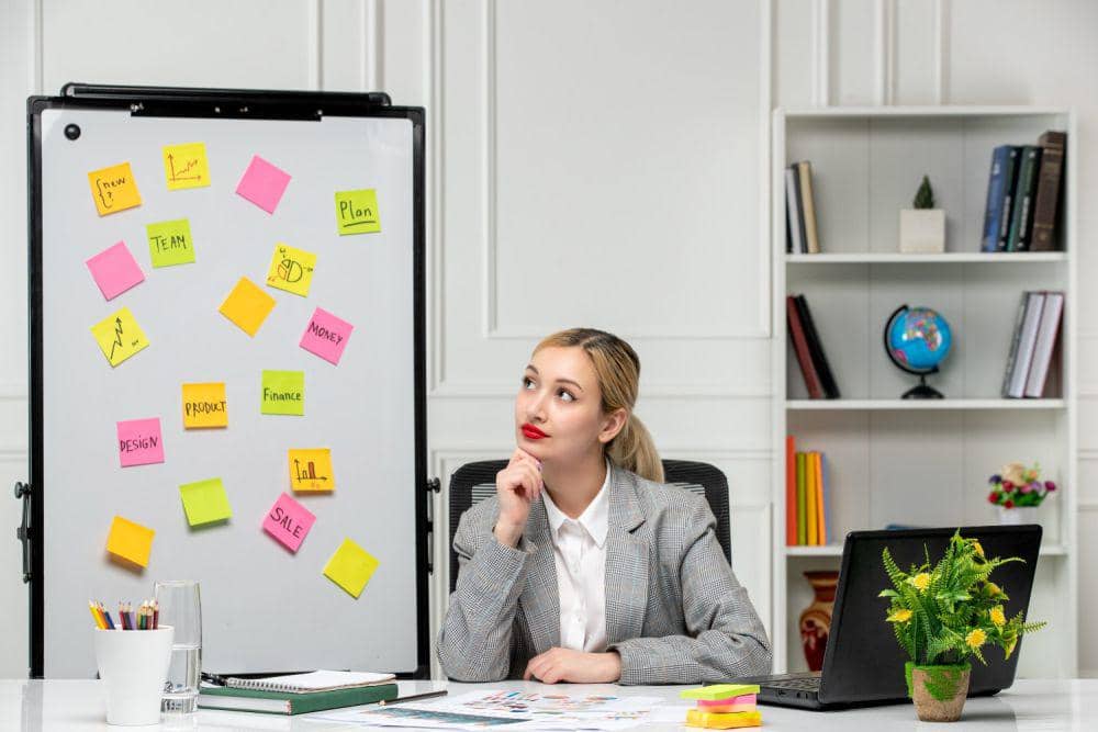 Ilustrasi orang memikirkan sesuatu (freepik.com/KamranAydinov)