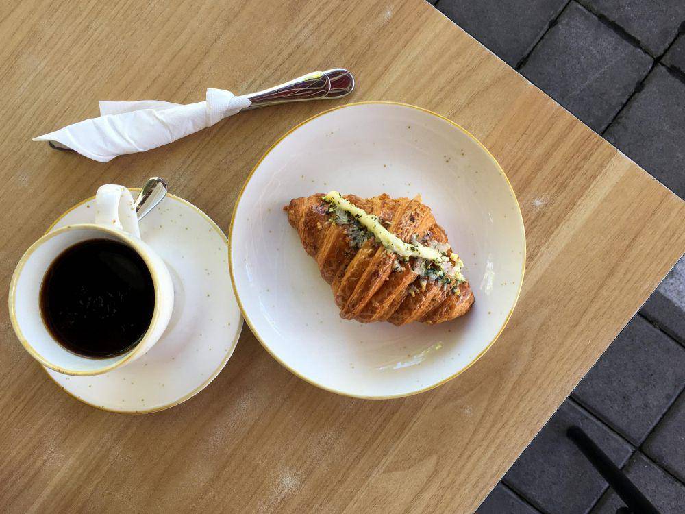 Salah satu pilihan rasa croissant di Maison Pierre Boulangerie & Cafe (Dok. Pribadi/Natalia Indah)