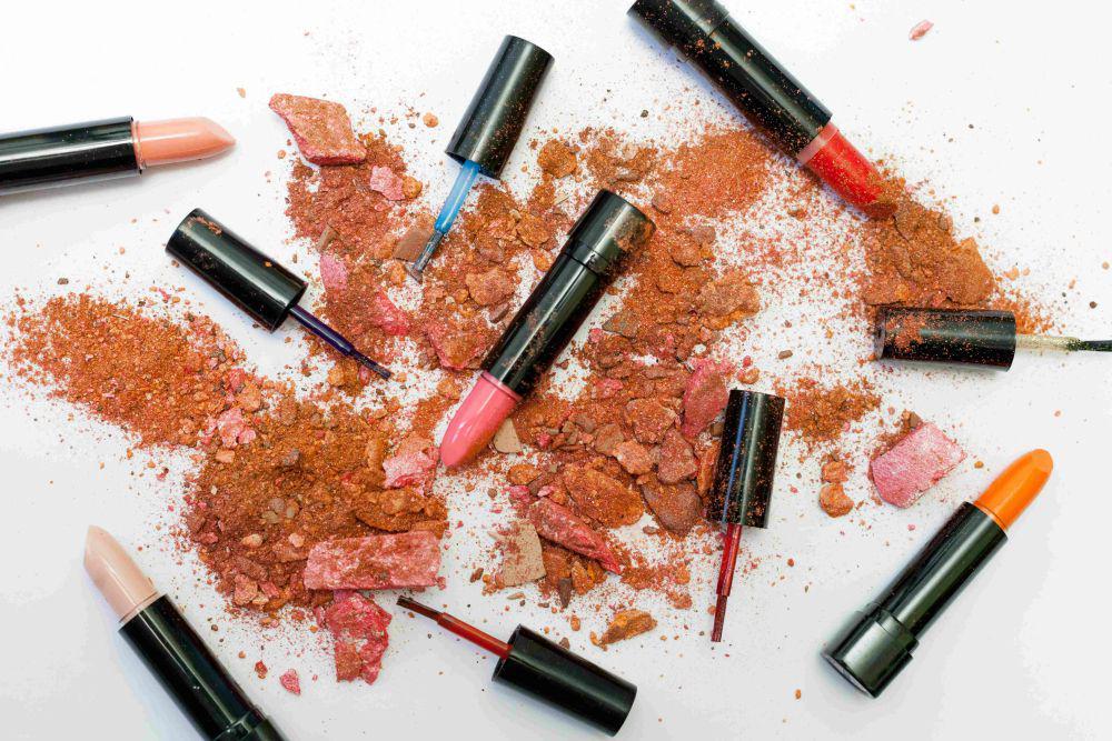 9 Jenis Lip Product yang Perlu Ada di Make Up Pouch-mu