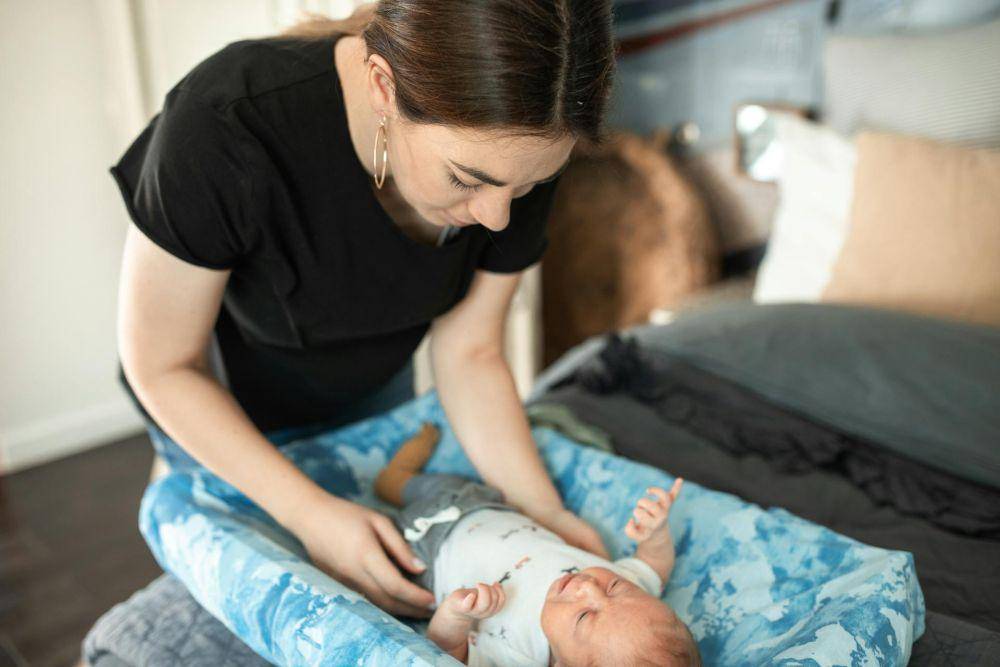 ilustrasi ibu dan bayi (pexels.com/rdne)