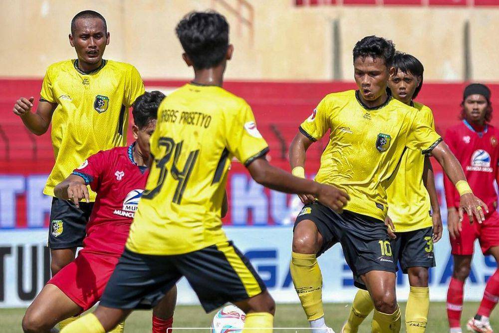 PSM Madiun dalam laga melawan Persiba Bantul pada babak 80 besar Putaran Nasional Liga 3 2023/2024. (instagram.com/psmmadiunofficial)