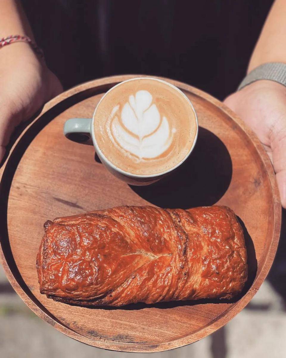 Djoglo Koffie and Pastry yang tawarkan beberapa pastry untuk teman nongkrong (Instagram/@djoglo_koffie)
