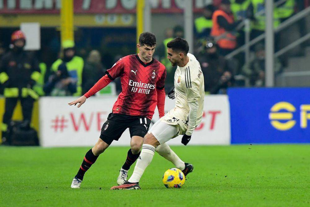 Christian Pulisic (merah) berseragam AC Milan. (instagram.com/cmpulisic)
