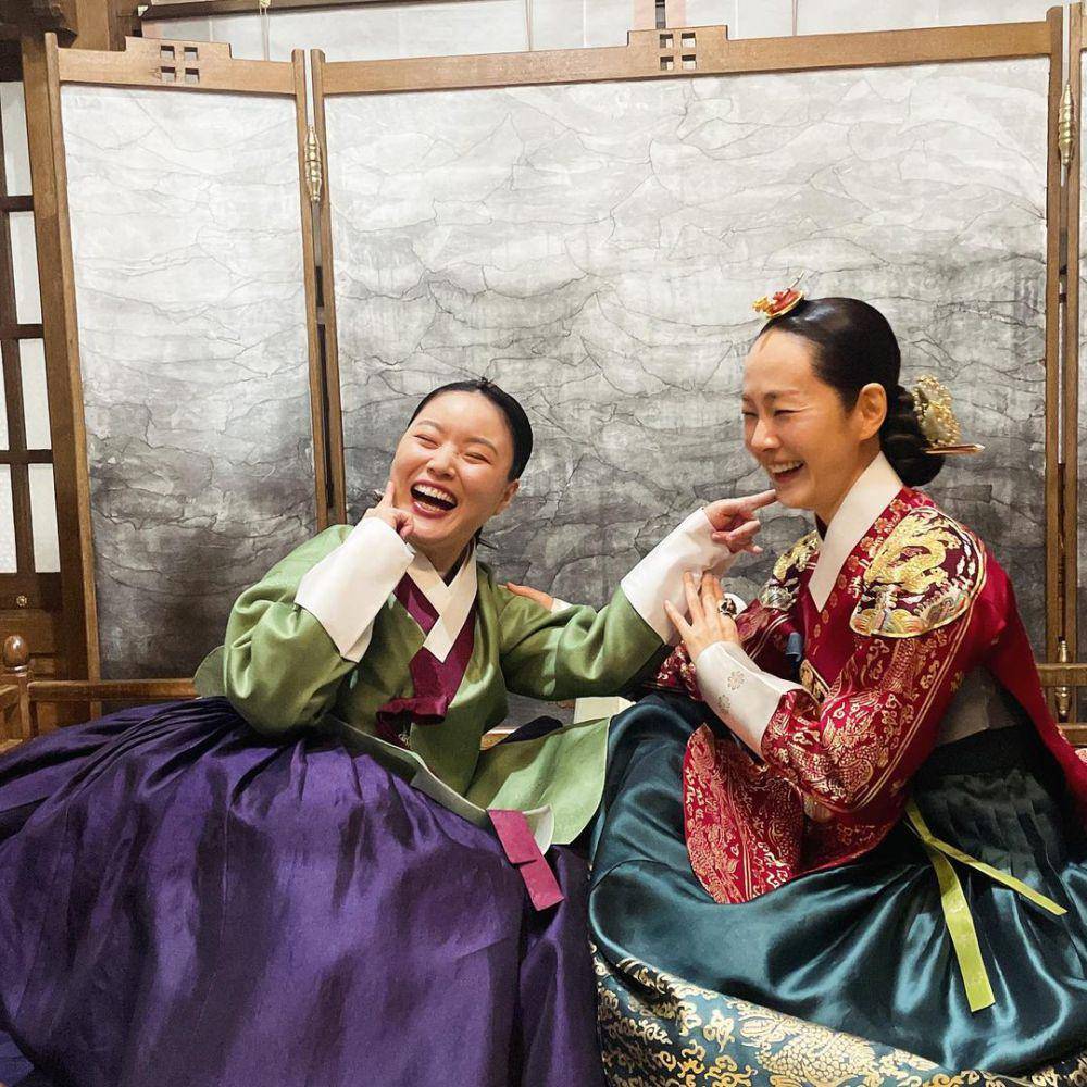 Park Sung Yeon dan Myung Se Bin di balik layar drakor Missing Crown Prince (instagram.com/sb_myung)
