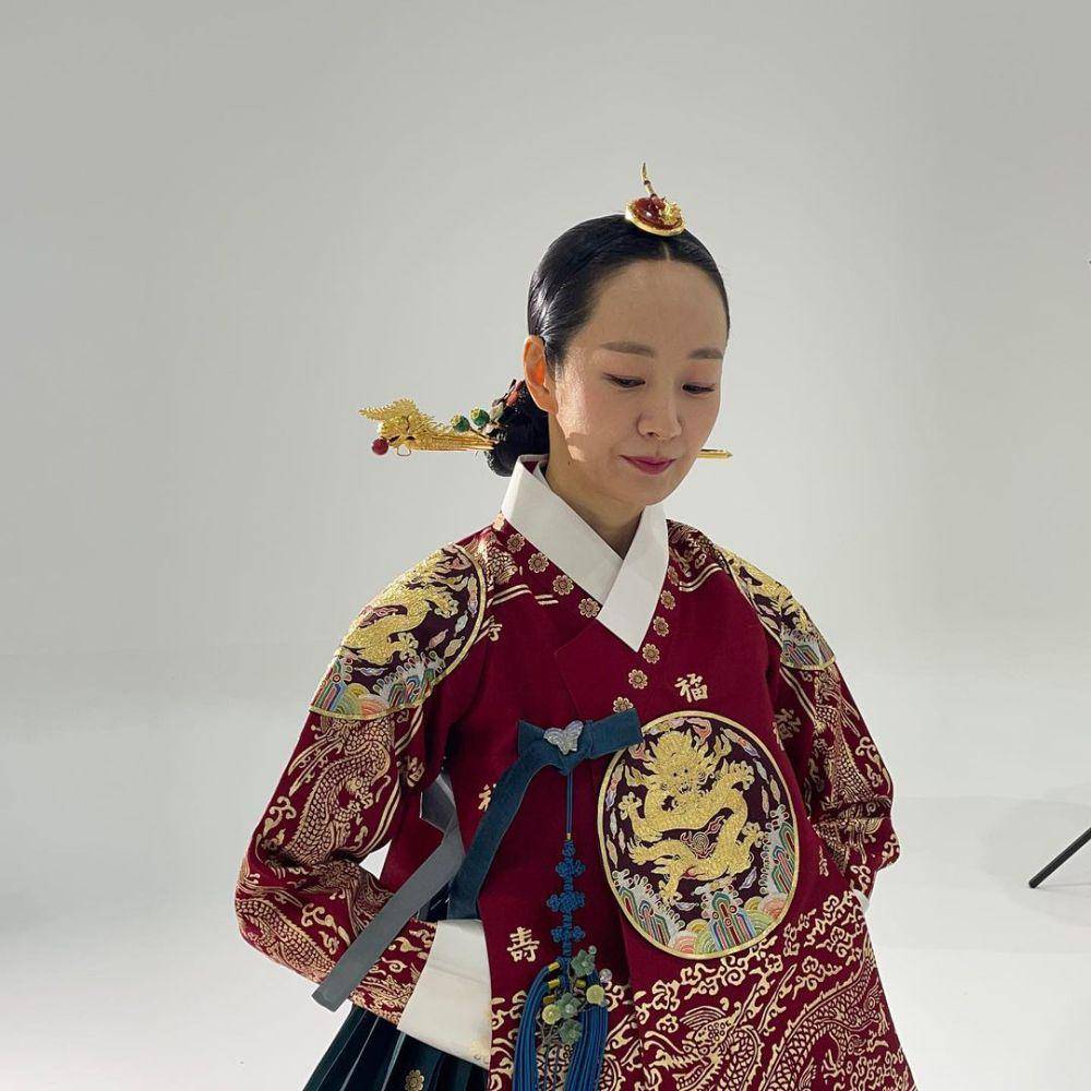 Myung Se Bin di balik layar drakor Missing Crown Prince (instagram.com/sb_myung)