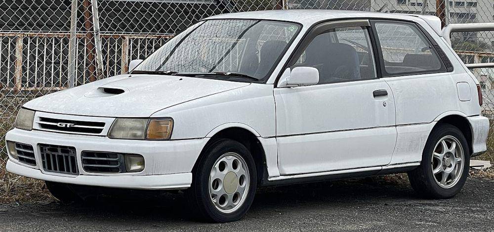 Pre-facelift Starlet GT Turbo warna putih. (Wikipedia.org)